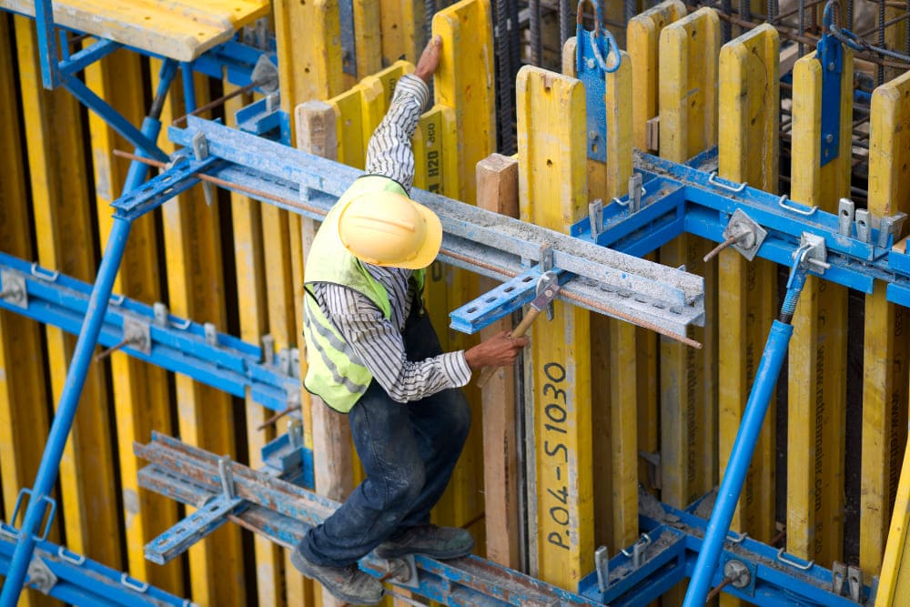 Heavy scaffolding construction for high-rise buildings