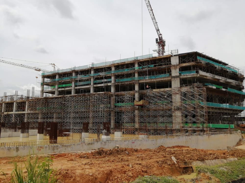 Mitlands City construction site using modular scaffolding system