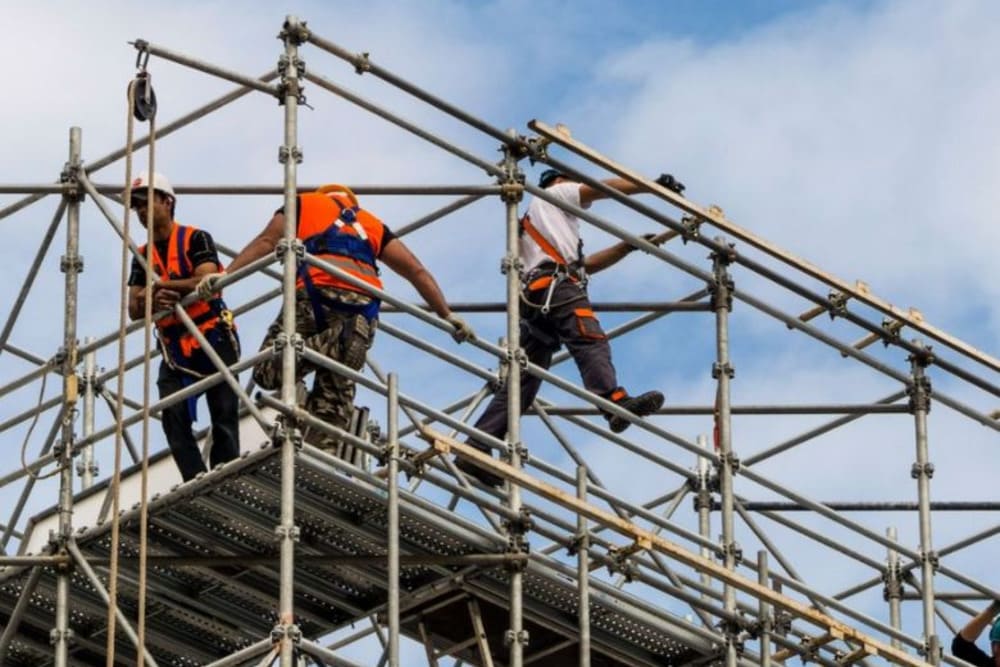 Providing early scaffolding support for construction workers and contractors
